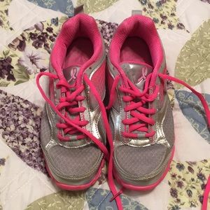 Fila pink women’s memory foam running shoes